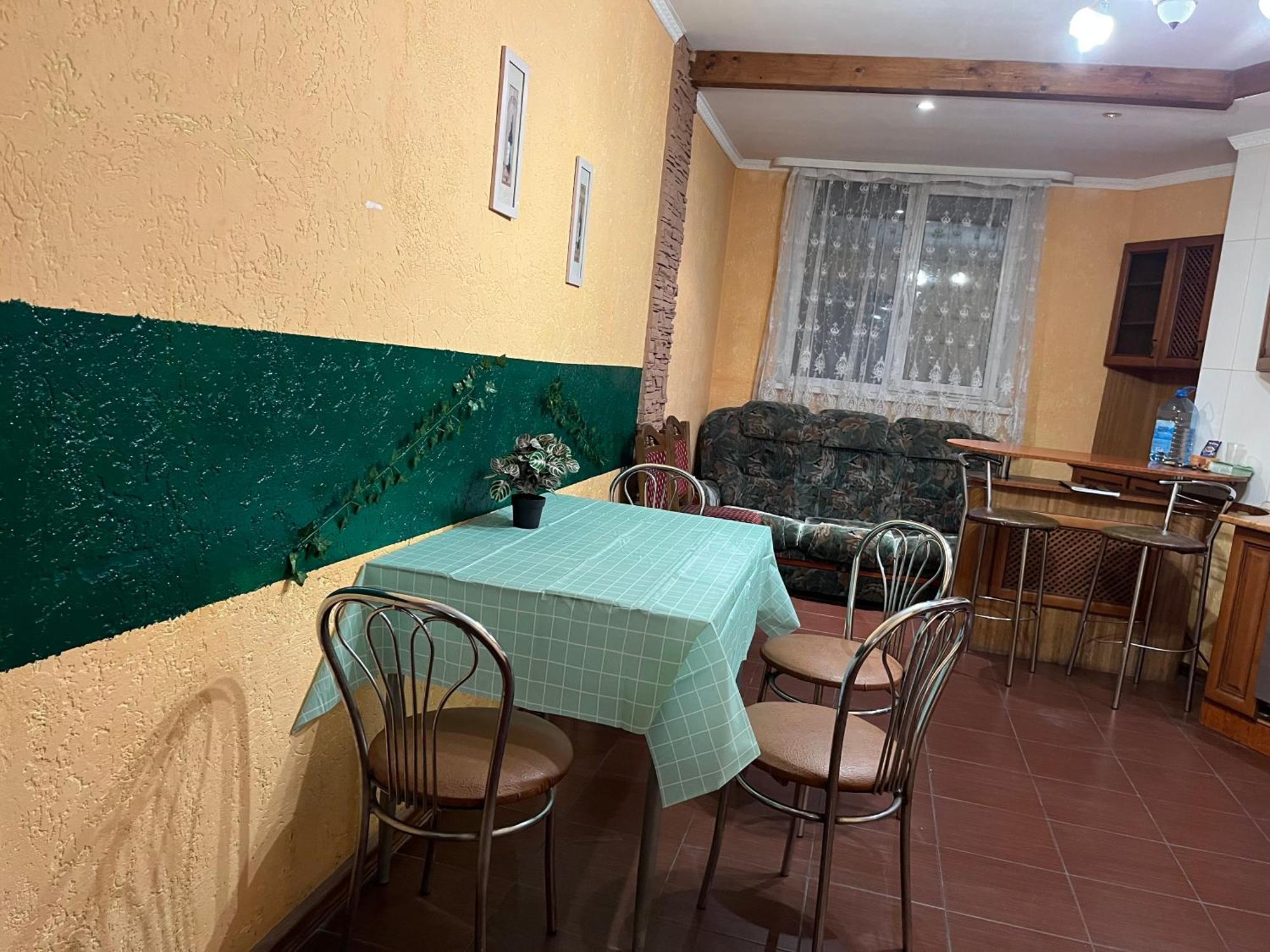 Ararat-Osokorki Hostel Kiev Luaran gambar