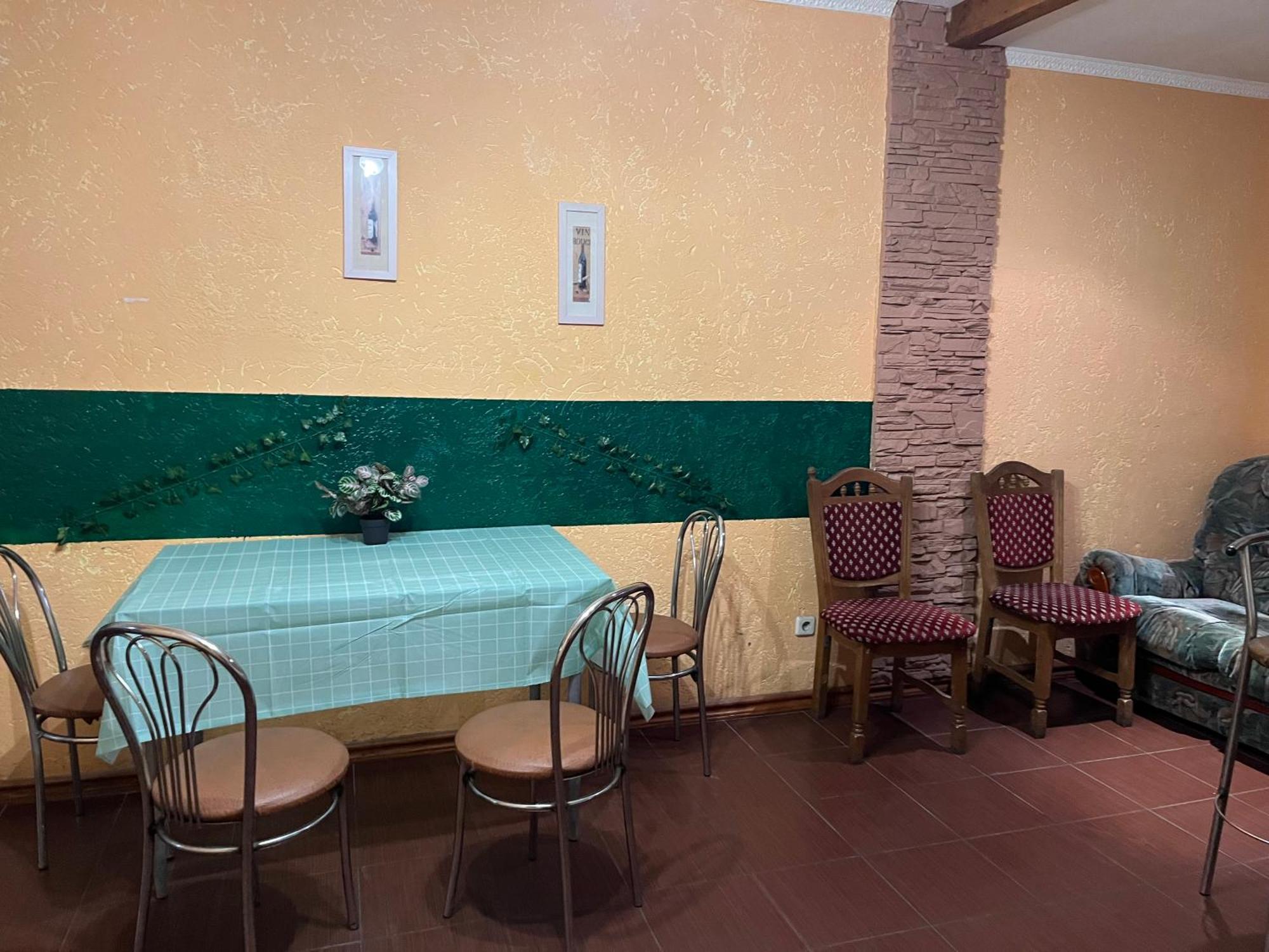 Ararat-Osokorki Hostel Kiev Luaran gambar